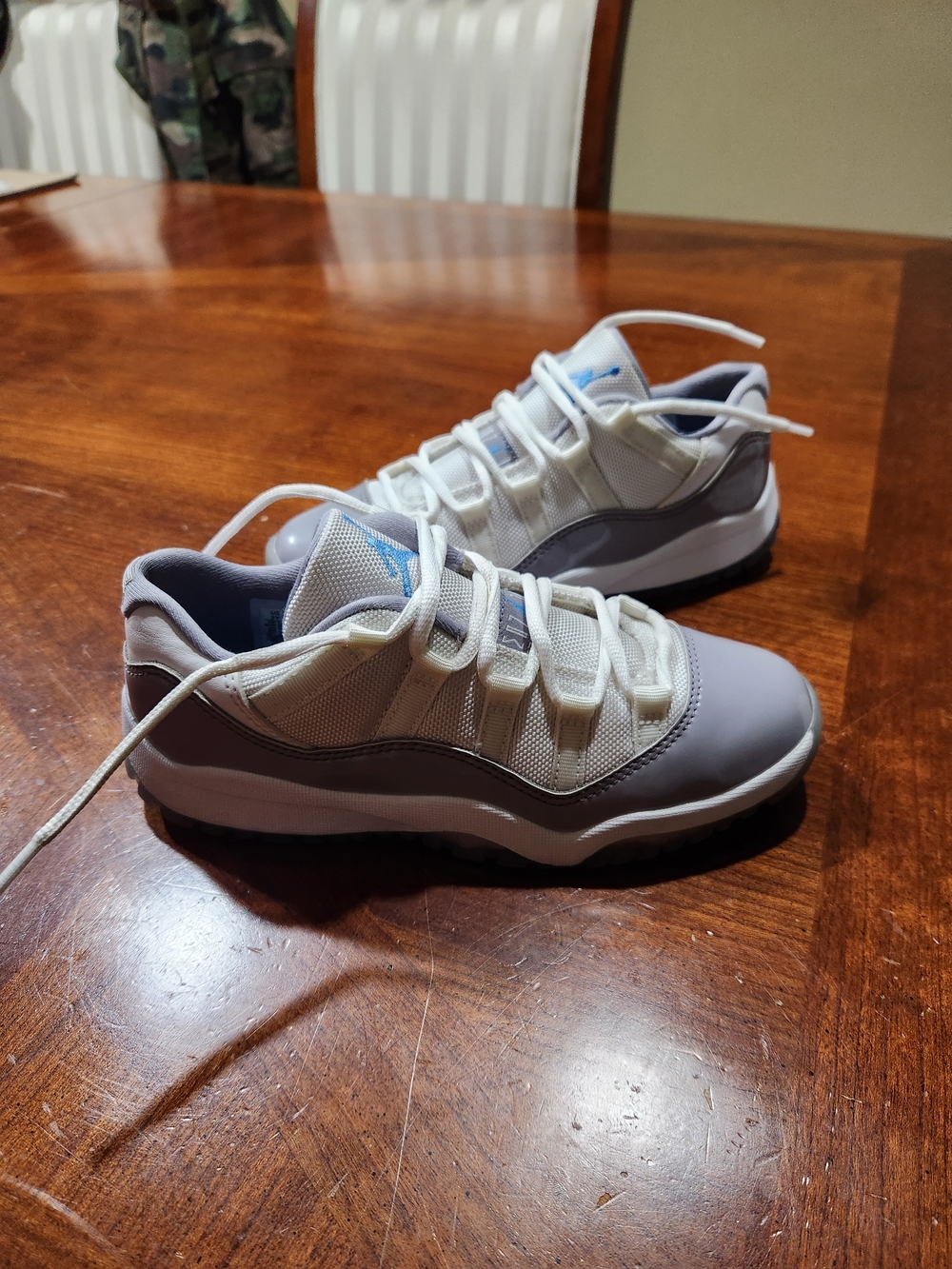 Jordan Retro 11s Size 2 Youth Used